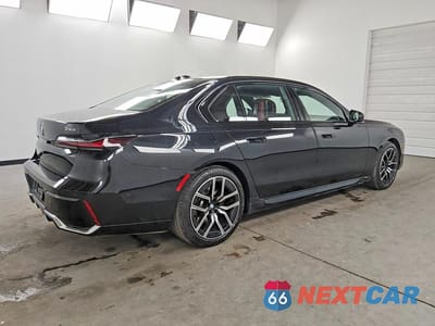 Trzecie zdjęcie samochodu z tyłu: 2026 BMW 740 XI VIN:WBA33EH08TCX65303 - miniatura
