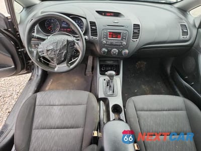 Zdjęcie 8 z 12 samochodu: 2016 KIA FORTE LX VIN:KNAFK4A63G5487767 - miniatura