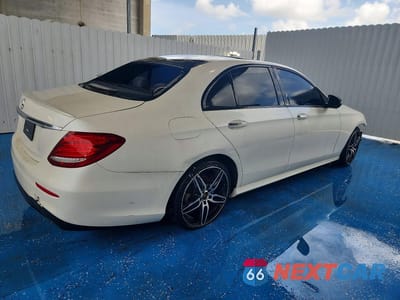 Trzecie zdjęcie samochodu z tyłu: 2020 MERCEDES-BENZ E 350 VIN:WDDZF8DB2LA700784 - miniatura