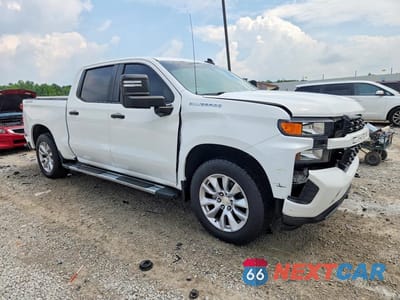 Czwarte zdjęcie samochodu z boku: 2020 CHEVROLET SILVERADO K1500 CUSTOM VIN:3GCUYBEF1LG341247 - miniatura