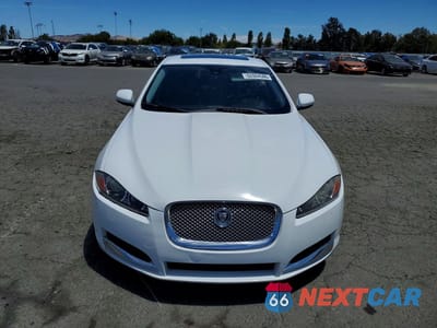 Piąte zdjęcie samochodu w środku: 2013 JAGUAR XF VIN:SAJWA0E71D8S71834 - miniatura