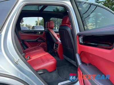 Zdjęcie 6 z 10 samochodu: 2020 PORSCHE CAYENNE VIN:WP1AA2AY2LDA09828 - miniatura
