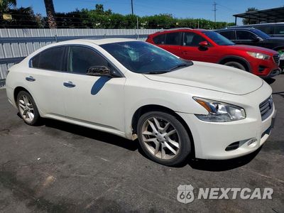 Czwarte zdjęcie samochodu z boku: 2014 NISSAN MAXIMA 3.5 S VIN:1N4AA5AP6EC438995 - miniatura