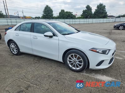 Czwarte zdjęcie samochodu z boku: 2019 MERCEDES-BENZ A 220 VIN:WDD3G4EBXKW020708 - miniatura