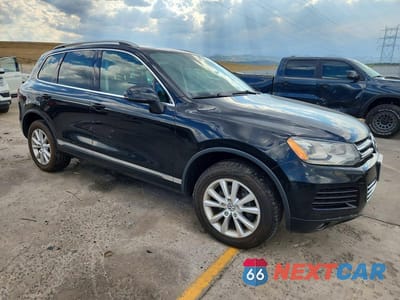 Czwarte zdjęcie samochodu z boku: 2013 VOLKSWAGEN TOUAREG V6 VIN:WVGEF9BP9DD011687 - miniatura
