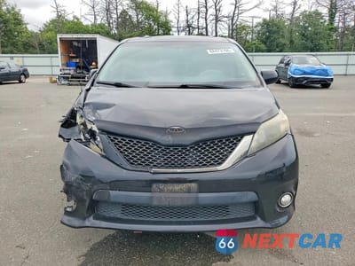 Piąte zdjęcie samochodu w środku: 2012 TOYOTA SIENNA SPORT VIN:5TDXK3DC8CS232233 - miniatura