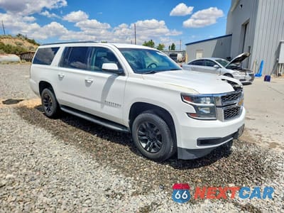 Czwarte zdjęcie samochodu z boku: 2015 CHEVROLET SUBURBAN K1500 LT VIN:1GNSKJKCXFR123249 - miniatura