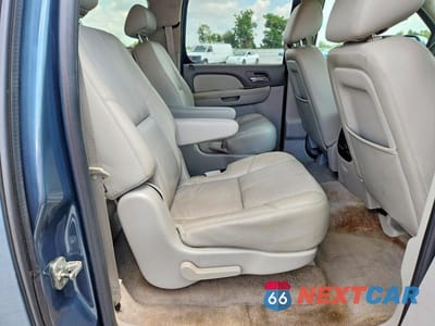 Zdjęcie 11 z 14 samochodu: 2010 CHEVROLET SUBURBAN C1500 LT VIN:1GNUCJE0XAR164240 - miniatura
