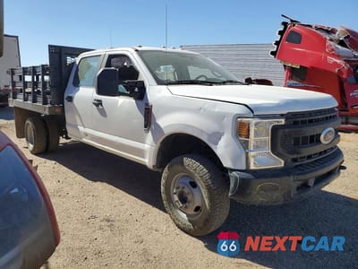 Czwarte zdjęcie samochodu z boku: 2022 FORD F350 SD 4WD 6.2L V8 STAKE BED VIN:1FD8W3H62NED17361 - miniatura