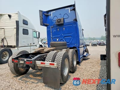 Trzecie zdjęcie samochodu z tyłu: 2024 FREIGHTLINER CASCADIA 126 SEMI TRUCK VIN:3AKJHHDR8RSVB0685 - miniatura