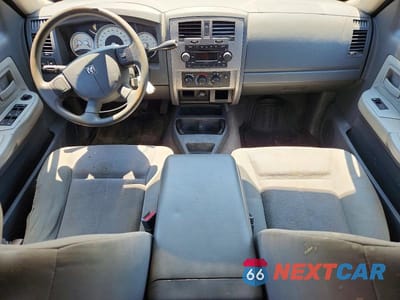 Zdjęcie 8 z 13 samochodu: 2006 DODGE DAKOTA QUAD SLT VIN:1D7HE48N86S512989 - miniatura