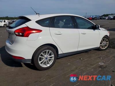Trzecie zdjęcie samochodu z tyłu: 2017 FORD FOCUS SE VIN:1FADP3K27HL215811 - miniatura