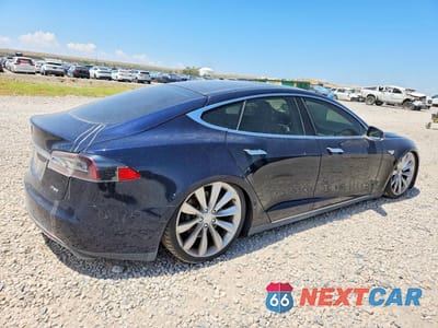 Trzecie zdjęcie samochodu z tyłu: 2013 TESLA MODEL S VIN:5YJSA1DP1DFP06274 - miniatura