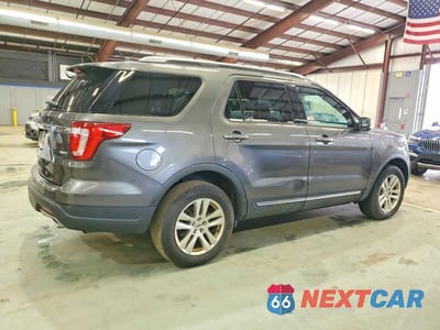 Trzecie zdjęcie samochodu z tyłu: 2018 FORD EXPLORER XLT VIN:1FM5K8DH3JGB24878 - miniatura