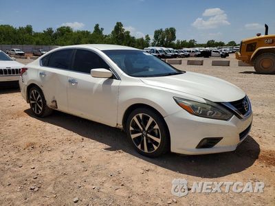 Czwarte zdjęcie samochodu z boku: 2018 NISSAN ALTIMA 2.5 SR VIN:1N4AL3APXJC245371 - miniatura