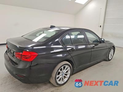Trzecie zdjęcie samochodu z tyłu: 2017 BMW 320 I VIN:WBA8E1G34HNU15957 - miniatura