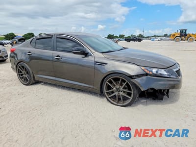 Czwarte zdjęcie samochodu z boku: 2013 KIA OPTIMA LX VIN:5XXGM4A74DG174146 - miniatura