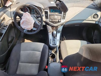 Zdjęcie 8 z 13 samochodu: 2014 CHEVROLET CRUZE LS VIN:1G1PA5SH8E7230114 - miniatura