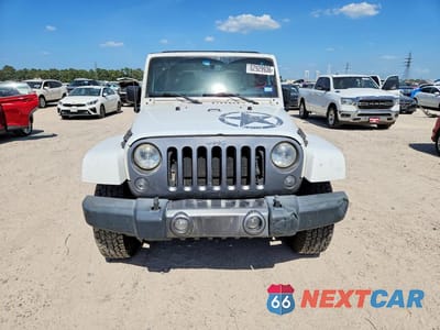 Piąte zdjęcie samochodu w środku: 2015 JEEP WRANGLER UNLIMITED SPORT VIN:1C4BJWDG4FL568503 - miniatura