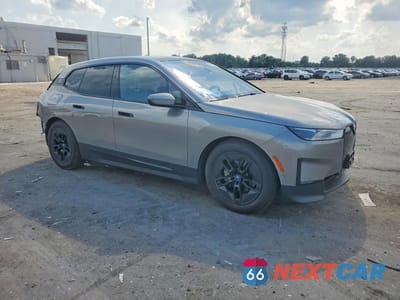 Czwarte zdjęcie samochodu z boku: 2023 BMW IX XDRIVE50 VIN:WB523CF04PCM48299 - miniatura