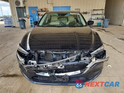 Piąte zdjęcie samochodu w środku: 2018 MAZDA 6 TOURING VIN:JM1GL1VM2J1303039 - miniatura