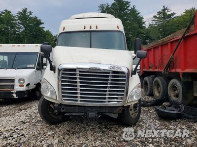 Piąte zdjęcie samochodu w środku: 2018 FREIGHTLINER CASCADIA 113 SEMI TRUCK VIN:3AKJGHDV0JSKA5475 - miniatura