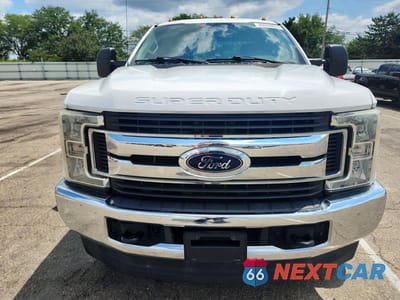Piąte zdjęcie samochodu w środku: 2017 FORD F250 SUPER DUTY VIN:1FT7X2B64HEC89325 - miniatura