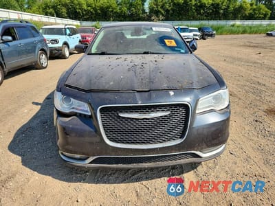 Piąte zdjęcie samochodu w środku: 2015 CHRYSLER 300 LIMITED VIN:2C3CCAAG8FH830448 - miniatura