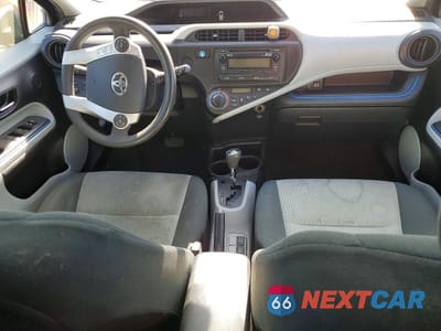 Zdjęcie 8 z 12 samochodu: 2012 TOYOTA PRIUS C TWO VIN:JTDKDTB32C1527638 - miniatura