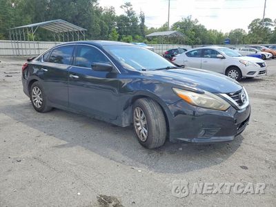 Czwarte zdjęcie samochodu z boku: 2017 NISSAN ALTIMA 2.5 S VIN:1N4AL3AP4HN305675 - miniatura