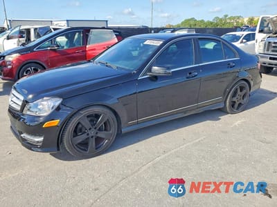 2013 MERCEDES-BENZ C 250 WDDGF4HB5DA797538 - główne zdjęcie licytacji z USA - miniatura