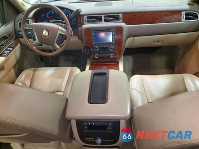 Zdjęcie 8 z 14 samochodu: 2010 CHEVROLET SUBURBAN K1500 LTZ VIN:1GNUKKE36AR268050 - miniatura
