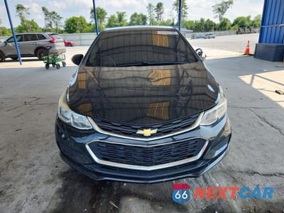 Piąte zdjęcie samochodu w środku: 2018 CHEVROLET CRUZE LS VIN:1G1BC5SM1J7149726 - miniatura