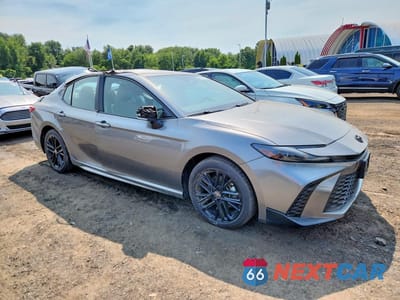 Czwarte zdjęcie samochodu z boku: 2025 TOYOTA CAMRY SE VIN:4T1DBADK0SU526455 - miniatura