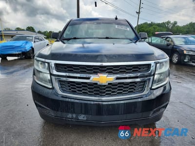 Piąte zdjęcie samochodu w środku: 2017 CHEVROLET SUBURBAN K1500 LT VIN:1GNSKHKC7HR180830 - miniatura