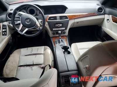 Zdjęcie 8 z 12 samochodu: 2012 MERCEDES-BENZ C 300 4MATIC VIN:WDDGF8BB8CA615507 - miniatura