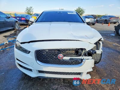 Piąte zdjęcie samochodu w środku: 2017 JAGUAR XE VIN:SAJAR4BG0HA977531 - miniatura