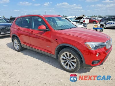 Czwarte zdjęcie samochodu z boku: 2017 BMW X3 SDRIVE28I VIN:5UXWZ7C31H0V90332 - miniatura