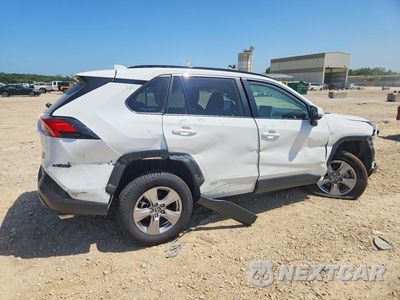 Trzecie zdjęcie samochodu z tyłu: 2025 TOYOTA RAV4 HYBRID XLE VIN:2T3RWRFV4SW266472 - miniatura