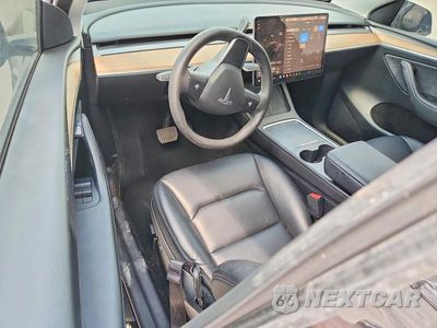 Zdjęcie 8 z 13 samochodu: 2023 TESLA MODEL Y VIN:7SAYGAEE8PF832113 - miniatura