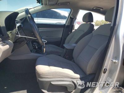 Zdjęcie 7 z 12 samochodu: 2018 HYUNDAI ELANTRA SE VIN:5NPD74LF7JH385372 - miniatura