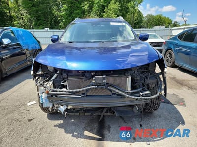 Piąte zdjęcie samochodu w środku: 2019 NISSAN ROGUE S VIN:5N1AT2MV3KC812256 - miniatura