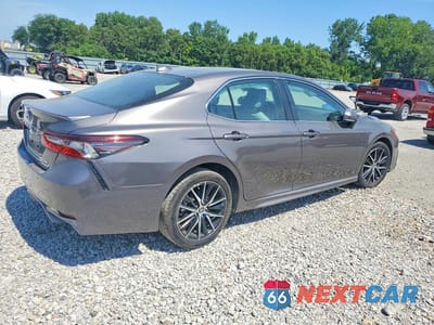 Trzecie zdjęcie samochodu z tyłu: 2024 TOYOTA CAMRY HYBRID SE VIN:4T1G31AK3RU630026 - miniatura