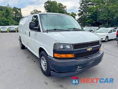 Czwarte zdjęcie samochodu z boku: 2019 CHEVROLET EXPRESS G2500 VIN:1GCWGBFB2K1196904 - miniatura