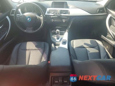 Zdjęcie 8 z 12 samochodu: 2013 BMW 328 XI SULEV VIN:WBA3B5G54DNS00892 - miniatura