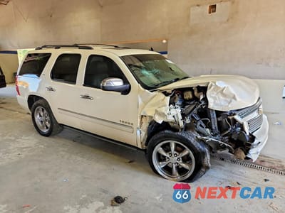 Czwarte zdjęcie samochodu z boku: 2010 CHEVROLET TAHOE K1500 LTZ VIN:1GNUKCE06AR105684 - miniatura