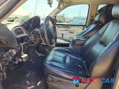 Zdjęcie 7 z 14 samochodu: 2011 CHEVROLET TAHOE C1500 LT VIN:1GNSCBE00BR111724 - miniatura