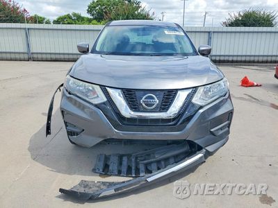 Piąte zdjęcie samochodu w środku: 2017 NISSAN ROGUE S VIN:5N1AT2MT9HC897451 - miniatura