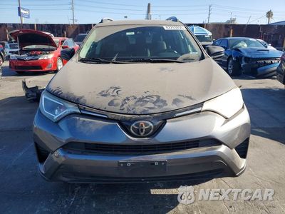Piąte zdjęcie samochodu w środku: 2018 TOYOTA RAV4 LE VIN:2T3ZFREV9JW490787 - miniatura