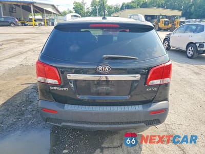 Zdjęcie 6 z 13 samochodu: 2013 KIA SORENTO EX VIN:5XYKUDA25DG412760 - miniatura